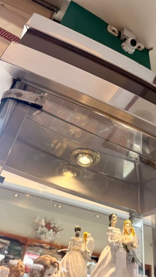 Estantería cristal con luz