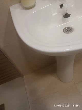 Lavabo con pedestal blanco