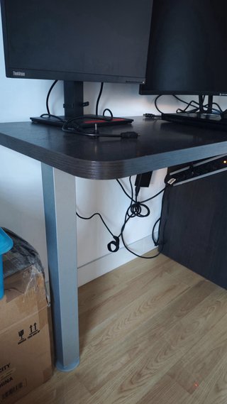 Escritorio moderno blanco y negro