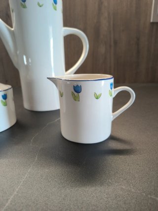 Juego de café porcelana azul y blanco, tulipanes