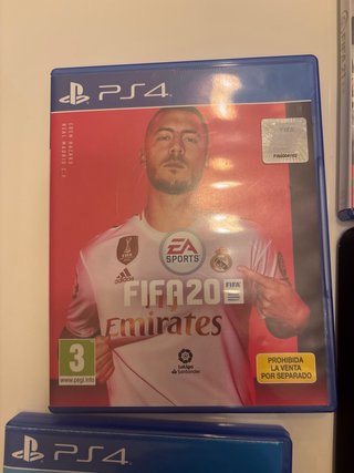 PS4 + FIFA 19, 20, 21, 24 + 2 Controller