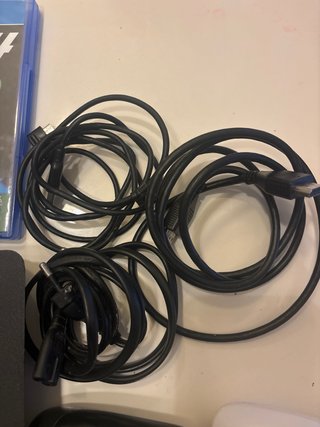 PS4 + FIFA 19, 20, 21, 24 + 2 Controller