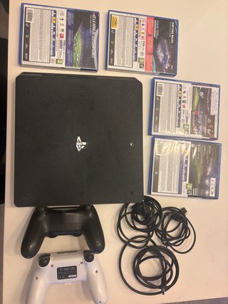 PS4 + FIFA 19, 20, 21, 24 + 2 Controller