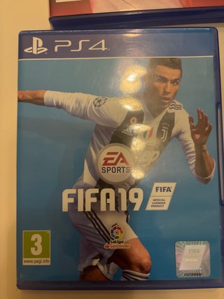 PS4 + FIFA 19, 20, 21, 24 + 2 Controller