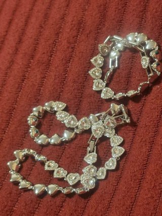 Ariana Grande Corazones Swarovski plateado.