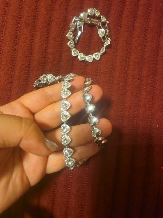Ariana Grande Corazones Swarovski plateado.