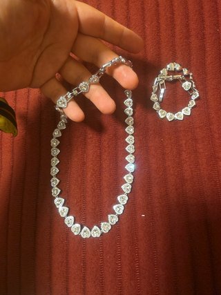 Ariana Grande Corazones Swarovski plateado.