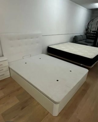 Letto a scomparsa in legno con materassi