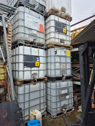 Depósito 1000L con jaula