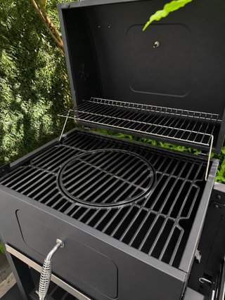Barbacoa de carbón con todos los accesorios