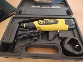Lijadora Dremel 10.8V Li-Ion con accesorios