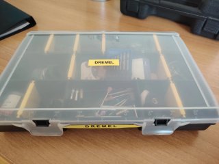Lijadora Dremel 10.8V Li-Ion con accesorios