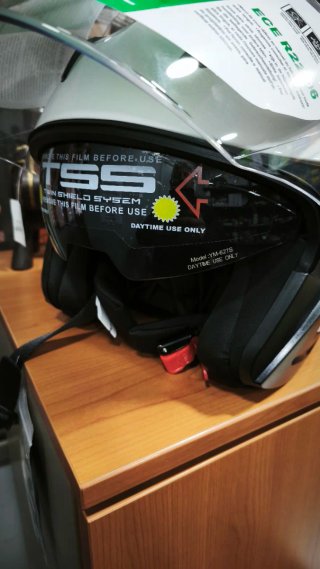 Casco Moto Scooter Blanco y Negro;