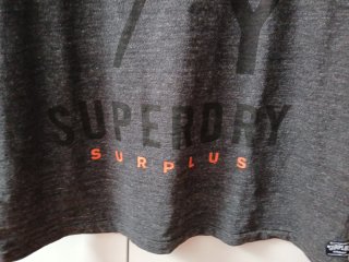 Camiseta Superdry Surplus XL Gris Oscuro NUEVA