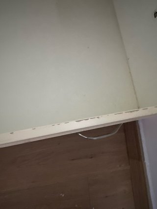 Armario de madera con puertas cristal