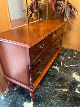 Cómoda antigua de madera