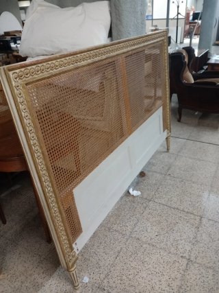 Cabecero de rejilla lacado para cama