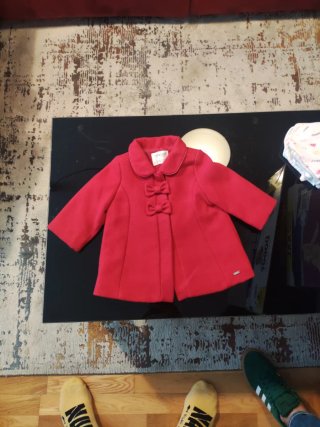Abrigo rojo bebé 2-4 meses