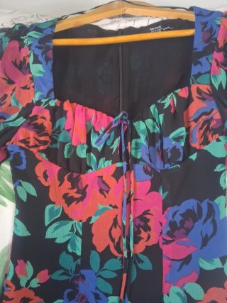 Vestido floral negro talla XS