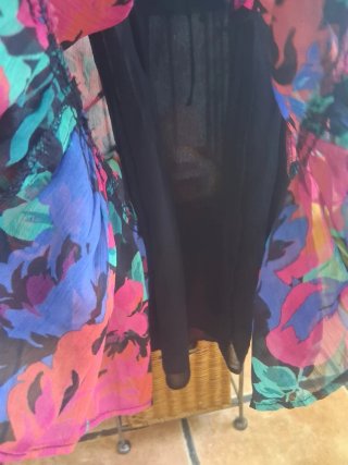 Vestido floral negro talla XS