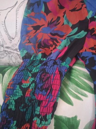 Vestido floral negro talla XS
