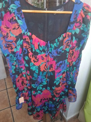 Vestido floral negro talla XS