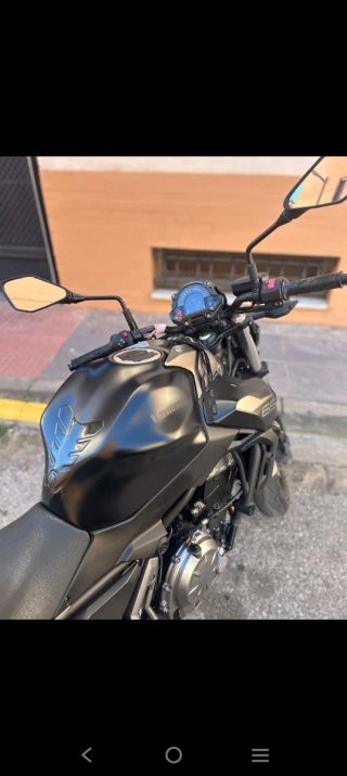Kawasaki Z650 Naked Negra
