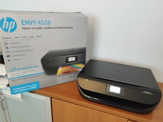 Impresora HP Envy 4528 con caja