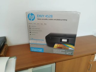 Impresora HP Envy 4528 con caja