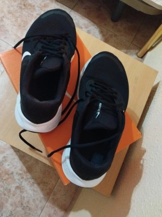 Zapatillas Nike Talla 43 Negras y Blancas