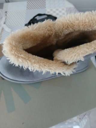 Botines UGG grises con pelo