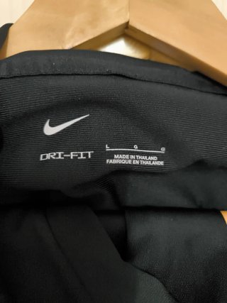 Chándal Nike Negro con Detalles Rosas
