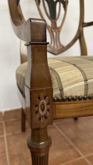 Sillón antiguo madera maciza tallada marquetería