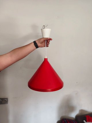 Lámpara colgante cónica roja y blanca