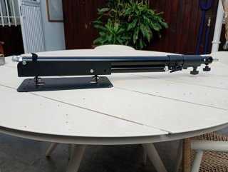 Brazo telescópico negro ajustable
