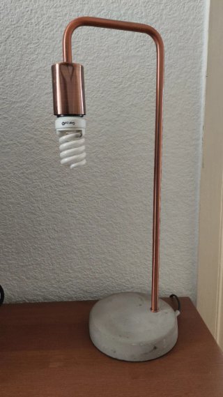 Lámpara de mesa cobre y gris