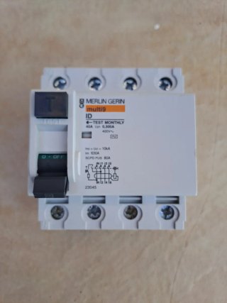Merlin Gerin multi9 ID Interruptor Diferencial