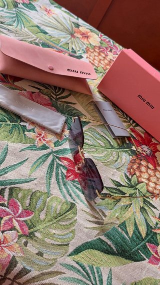 Gafas de sol Miu Miu doradas
