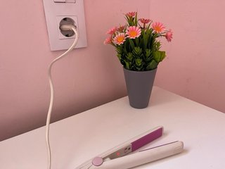 Plancha de pelo mini rosa y blanca
