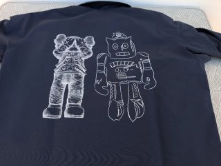 UNIQLO CHAQUETA X KAWS + WHARHOL