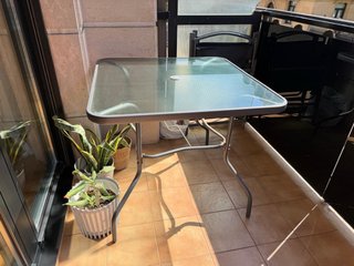 Mesa de jardín cristal y metal con 4 sillas