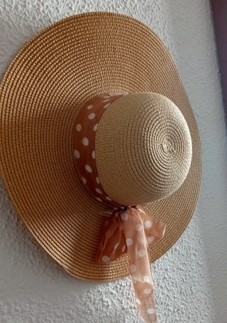 GRATIS Sombrero de mujer d ala ancha, muy elegante