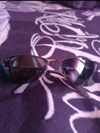 Gafas de sol Ray-Ban negras y verdes