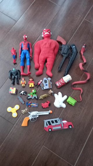 Lote 26 figuras de acción y juguetes