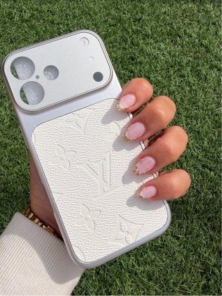 Funda iPhone  17 Louis Vuitton Blanca