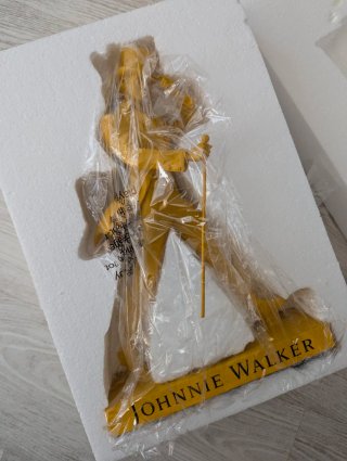 Figura Johnnie Walker Caminante Amarillo