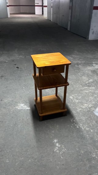 Mesita auxiliar de madera