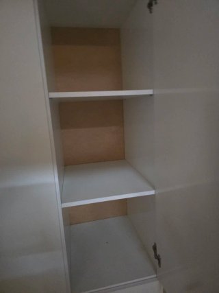 Armario blanco de madera