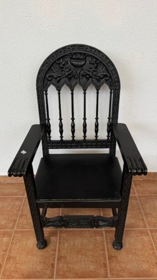 3 sillas góticas madera negras talladas