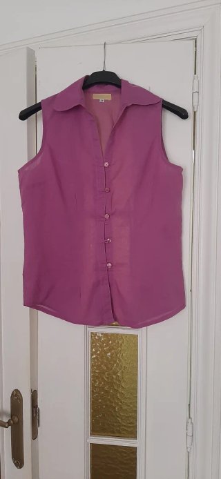 Blusa violeta sin mangas talla M